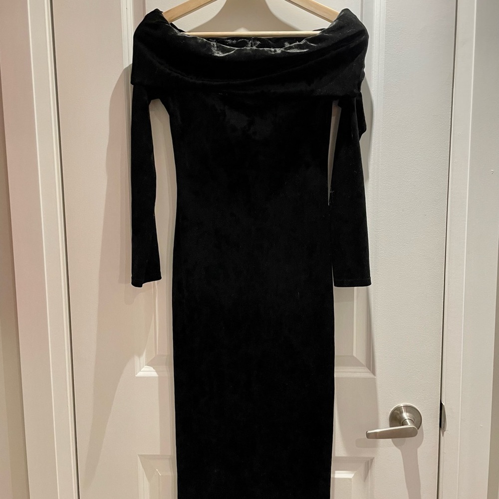 Long sleeve velvet off-the-shoulder dress - S